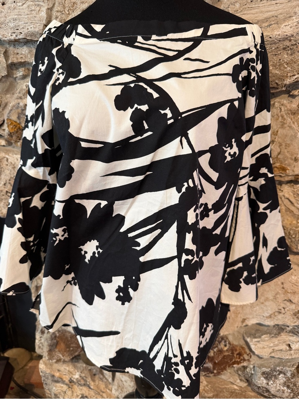 White House Black Market Gorgeous Floral Print Off The Shoulder Blouse